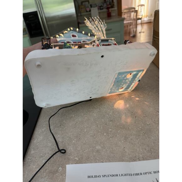 Avon 2001 Christmas Holiday Splendor Fiber Optic Color Changing Light Up House - Picture 10 of 10